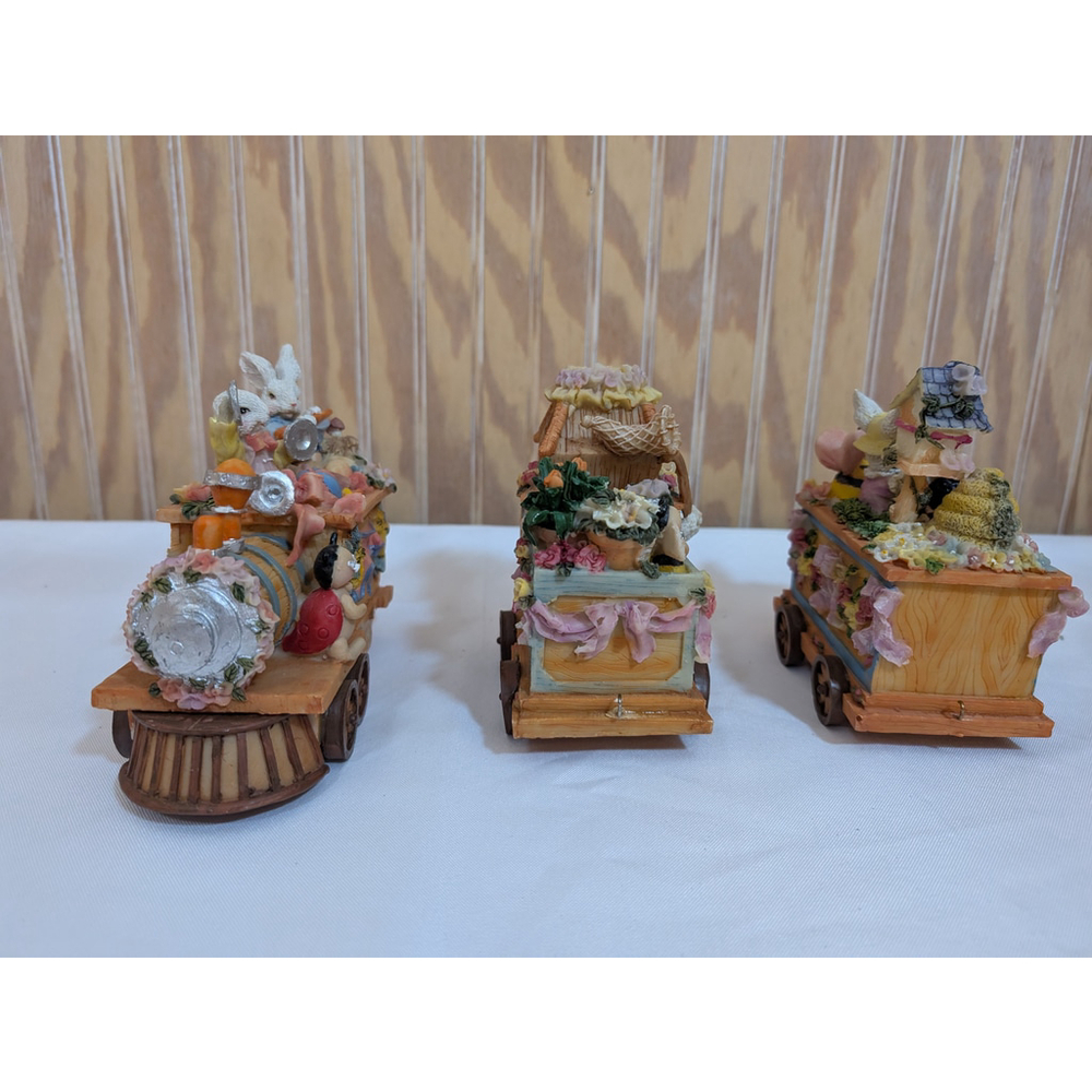 Vintage Easter Bunny Themed Figurine Train w/ Connecting Cars (set of 3) - Picture 6 of 7